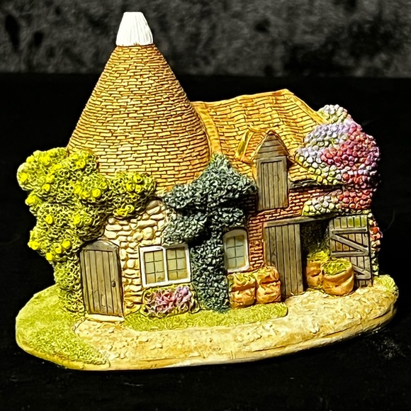 Lilliput Lane | The Hop Pickers | Club Symbol of Membership - Picture 8 of 16